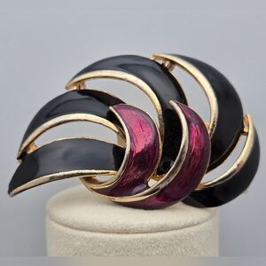 French Black & Red Enamel Brooch Bold Statement Pin Vintage Gold-tone